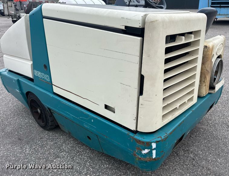 image for item MQ9502 Tennant 6500  sweeper