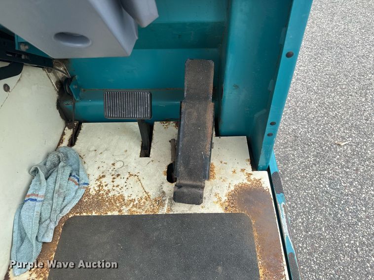 image for item MQ9502 Tennant 6500  sweeper