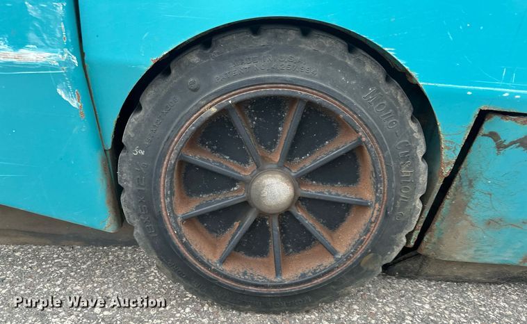 image for item MQ9502 Tennant 6500  sweeper