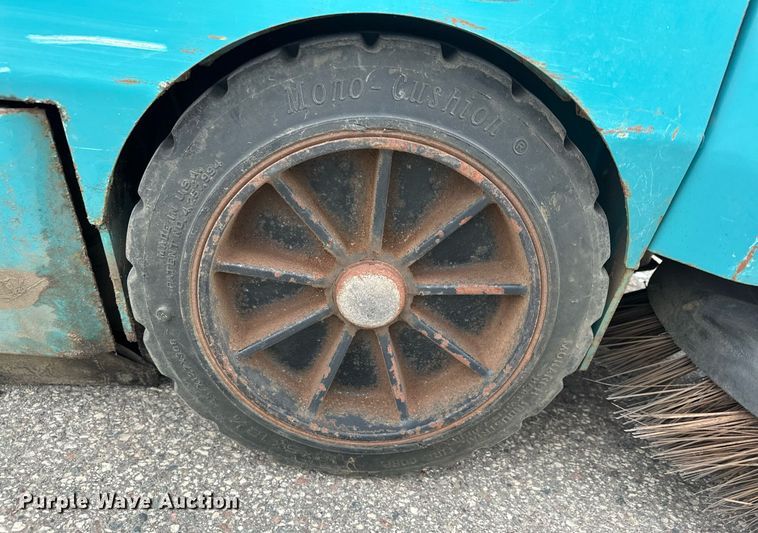 image for item MQ9502 Tennant 6500  sweeper