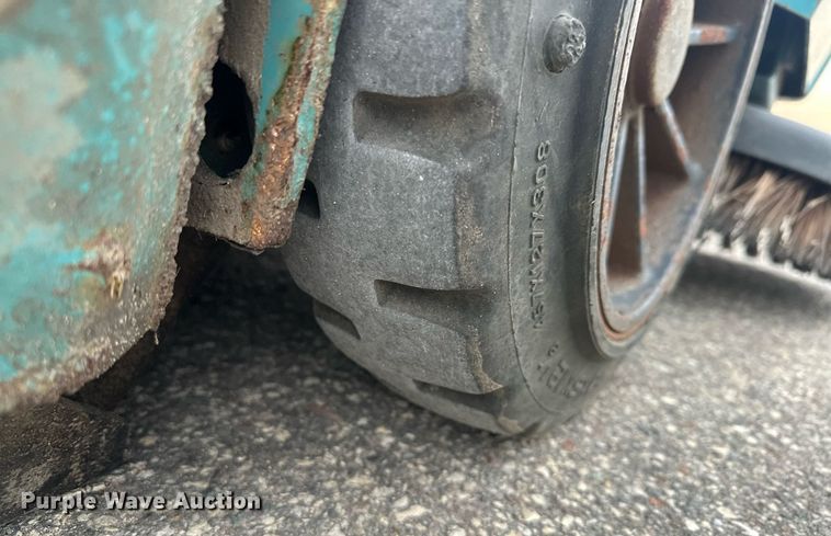 image for item MQ9502 Tennant 6500  sweeper