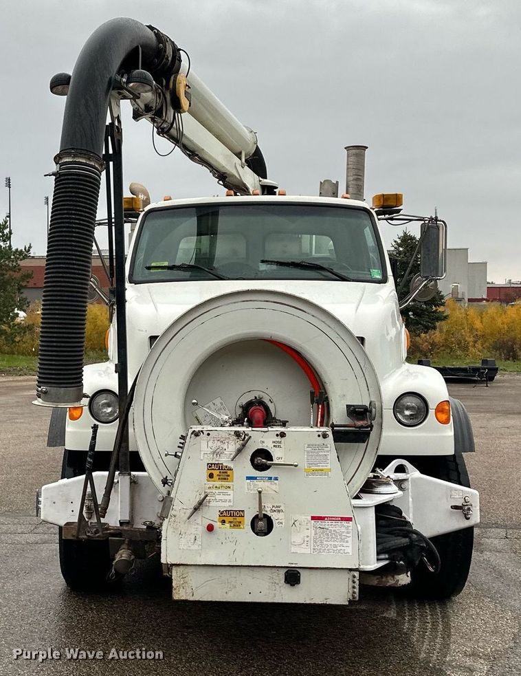 image for item MQ9503 2002 Sterling LT7501  sewer jetter truck