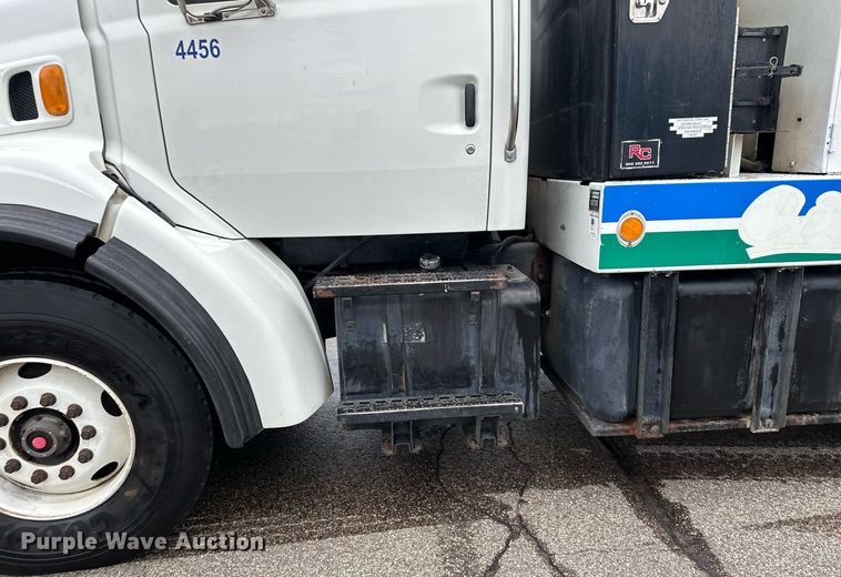 image for item MQ9503 2002 Sterling LT7501  sewer jetter truck