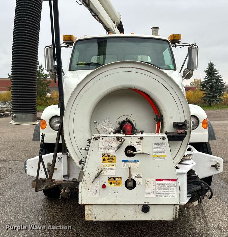 image for item MQ9503 2002 Sterling LT7501  sewer jetter truck