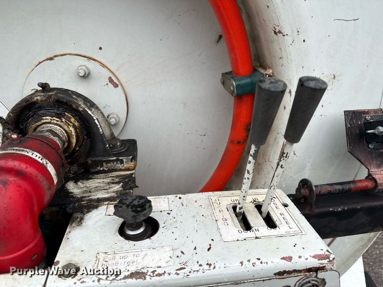 image for item MQ9503 2002 Sterling LT7501  sewer jetter truck