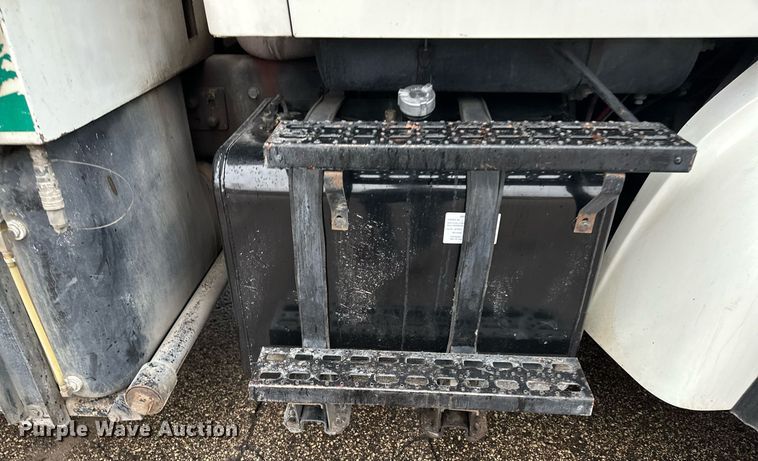 image for item MQ9503 2002 Sterling LT7501  sewer jetter truck