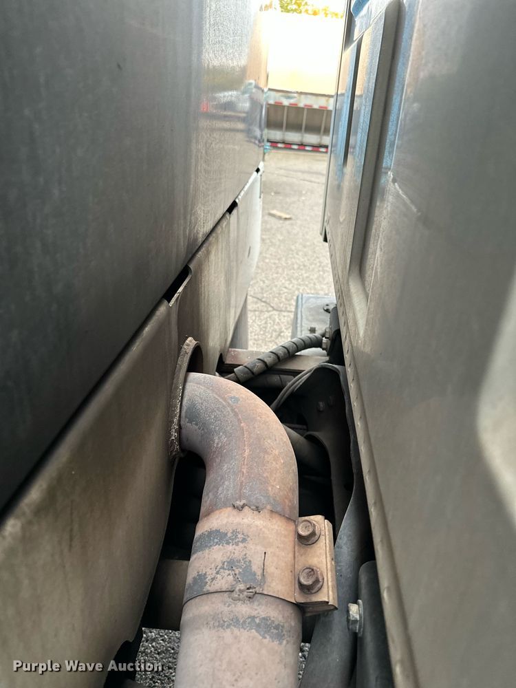 image for item MQ9503 2002 Sterling LT7501  sewer jetter truck