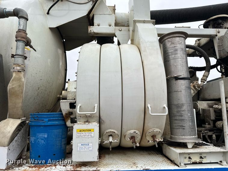 image for item MQ9503 2002 Sterling LT7501  sewer jetter truck