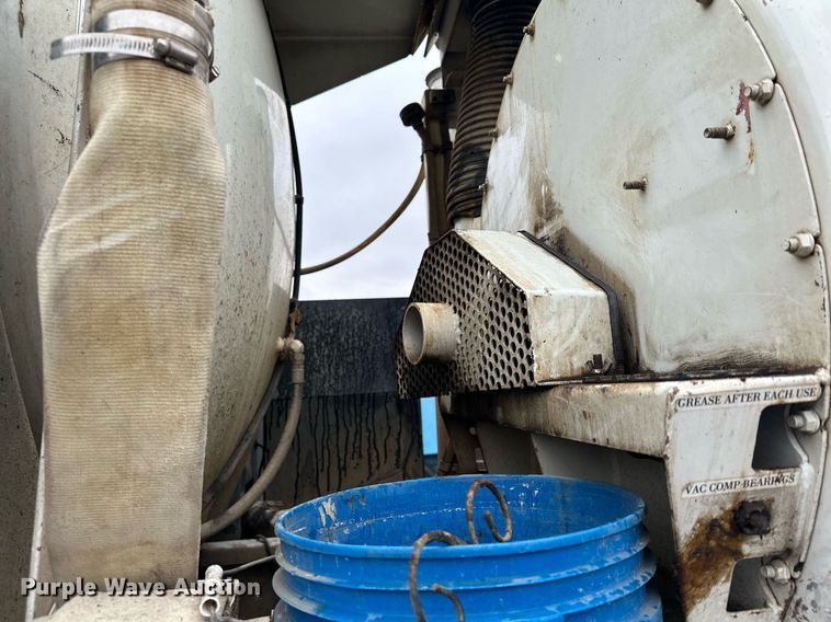 image for item MQ9503 2002 Sterling LT7501  sewer jetter truck