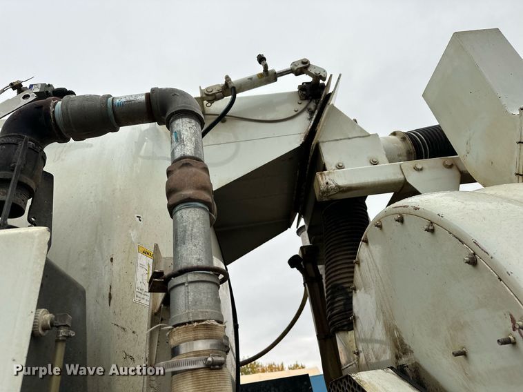 image for item MQ9503 2002 Sterling LT7501  sewer jetter truck