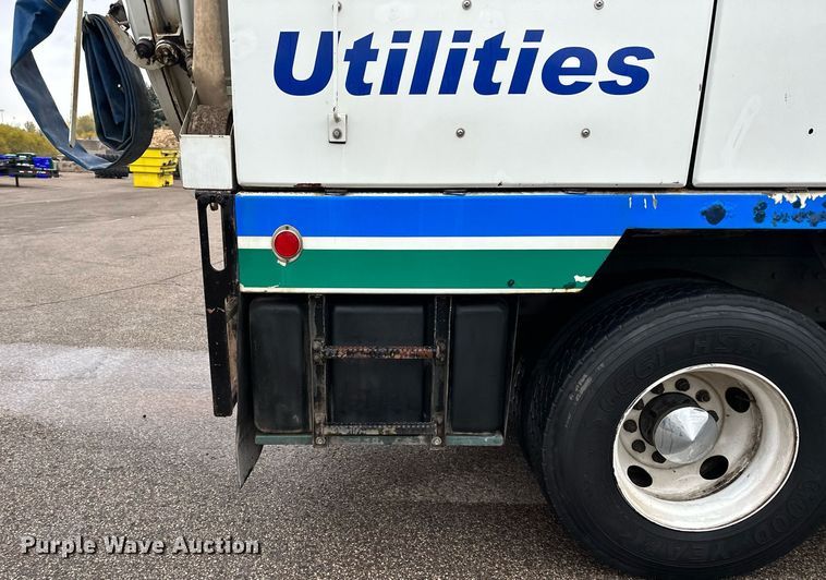 image for item MQ9503 2002 Sterling LT7501  sewer jetter truck