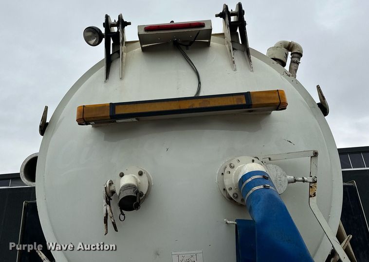 image for item MQ9503 2002 Sterling LT7501  sewer jetter truck