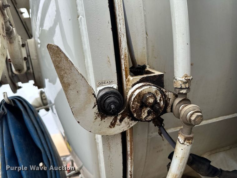 image for item MQ9503 2002 Sterling LT7501  sewer jetter truck