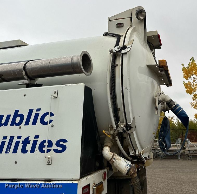 image for item MQ9503 2002 Sterling LT7501  sewer jetter truck