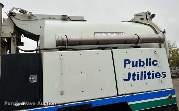 image for item MQ9503 2002 Sterling LT7501  sewer jetter truck