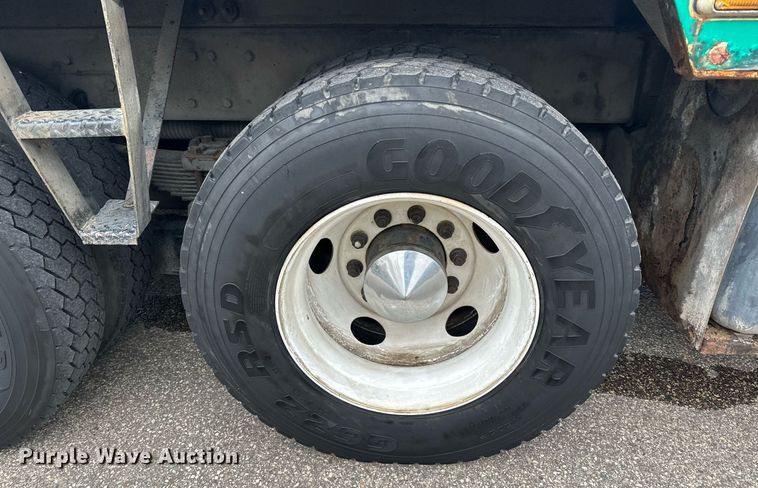 image for item MQ9503 2002 Sterling LT7501  sewer jetter truck