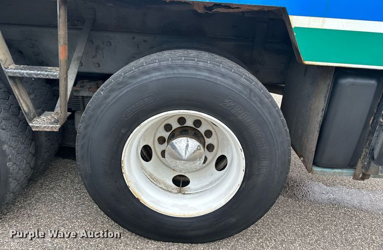 image for item MQ9503 2002 Sterling LT7501  sewer jetter truck