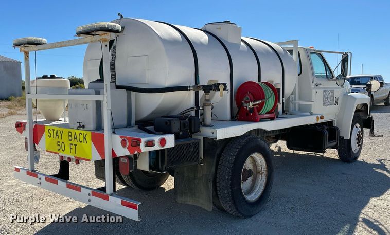 image for item NA9667 1994 Ford F600  water truck