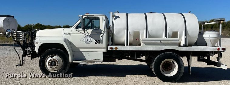 image for item NA9667 1994 Ford F600  water truck