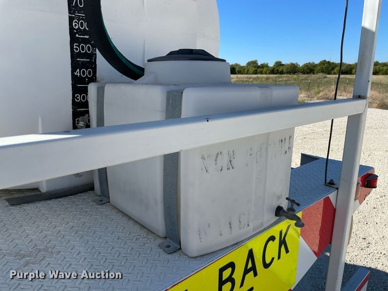 image for item NA9667 1994 Ford F600  water truck