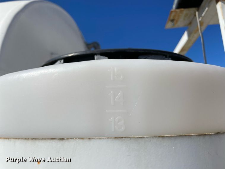 image for item NA9667 1994 Ford F600  water truck