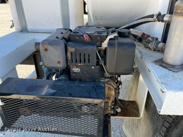 image for item NA9667 1994 Ford F600  water truck