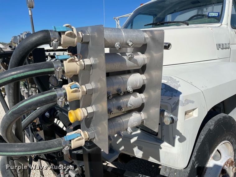 image for item NA9667 1994 Ford F600  water truck