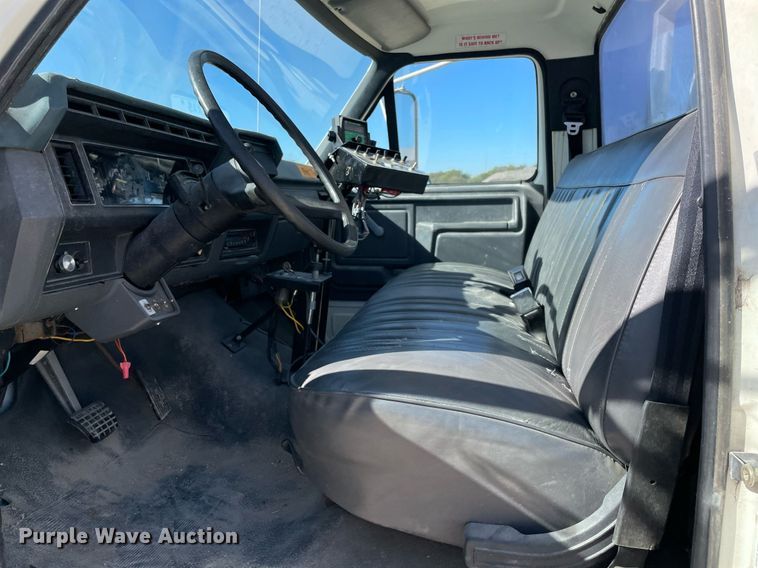 image for item NA9667 1994 Ford F600  water truck