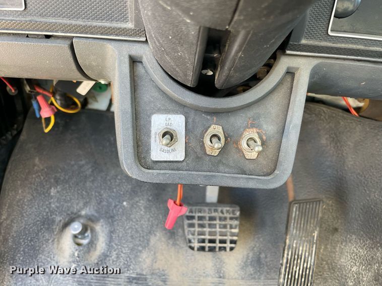 image for item NA9667 1994 Ford F600  water truck