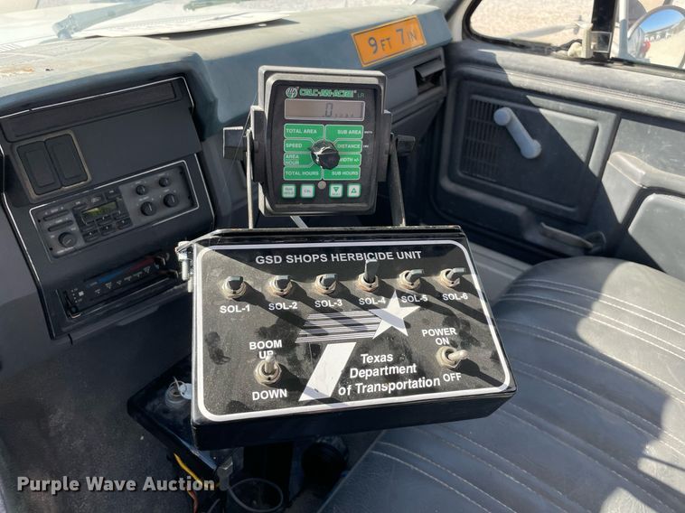 image for item NA9667 1994 Ford F600  water truck