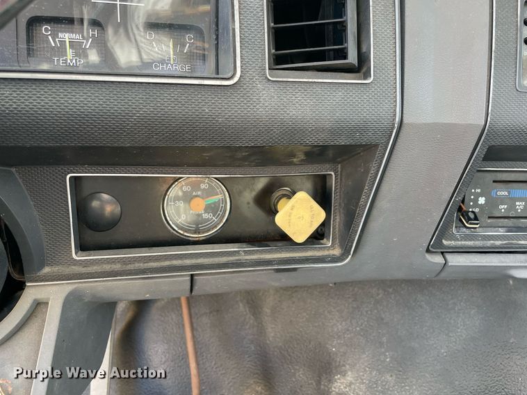 image for item NA9667 1994 Ford F600  water truck