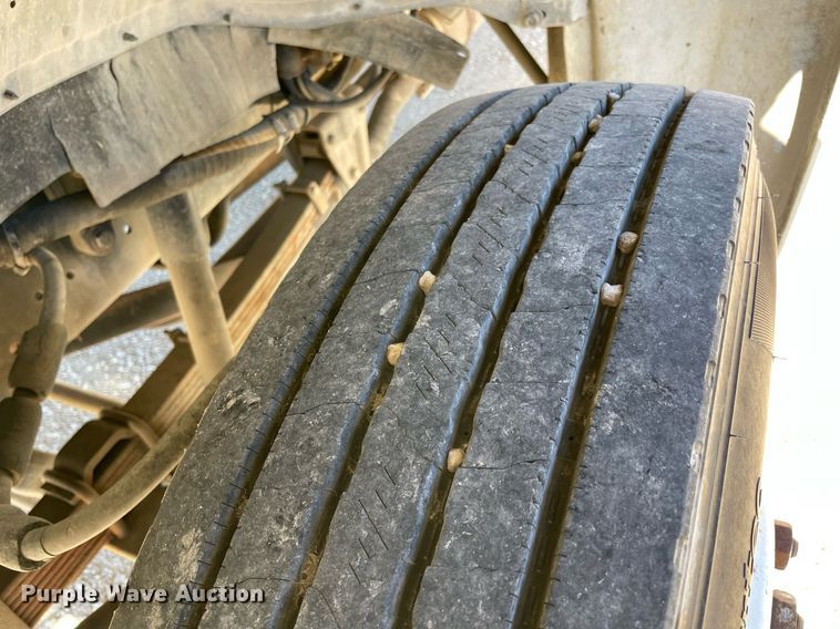 image for item NA9667 1994 Ford F600  water truck