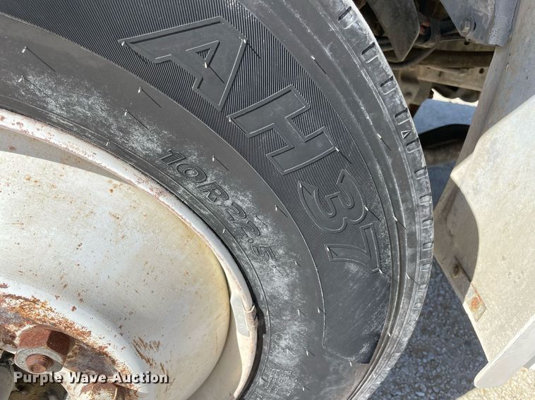 image for item NA9667 1994 Ford F600  water truck