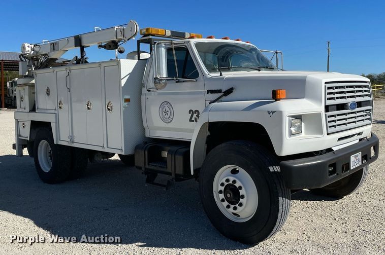 image for item NA9669 1987 Ford F8000  utility / service truck