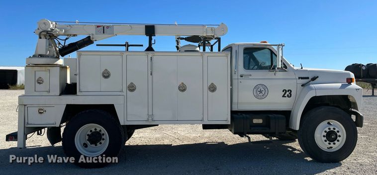 image for item NA9669 1987 Ford F8000  utility / service truck