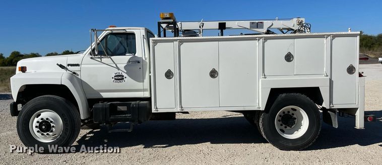 image for item NA9669 1987 Ford F8000  utility / service truck