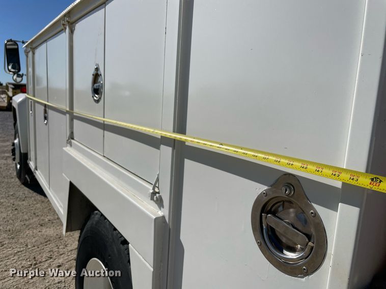 image for item NA9669 1987 Ford F8000  utility / service truck