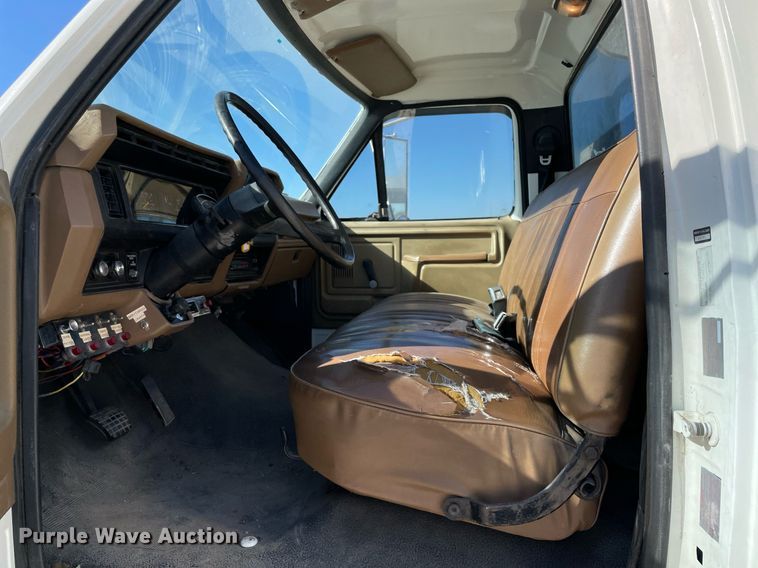 image for item NA9669 1987 Ford F8000  utility / service truck