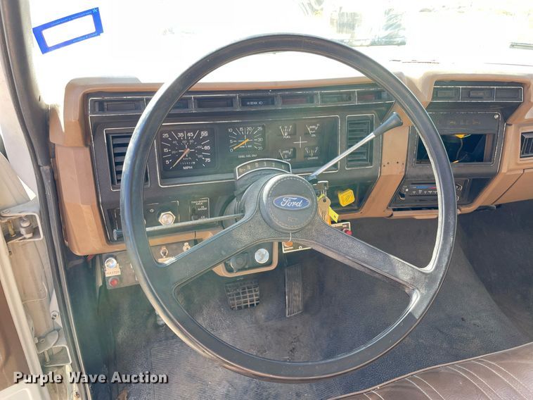 image for item NA9669 1987 Ford F8000  utility / service truck