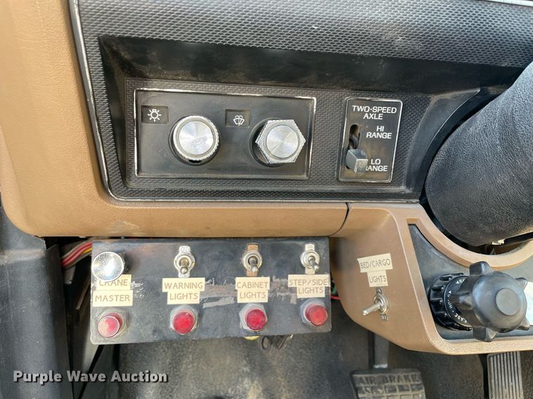 image for item NA9669 1987 Ford F8000  utility / service truck