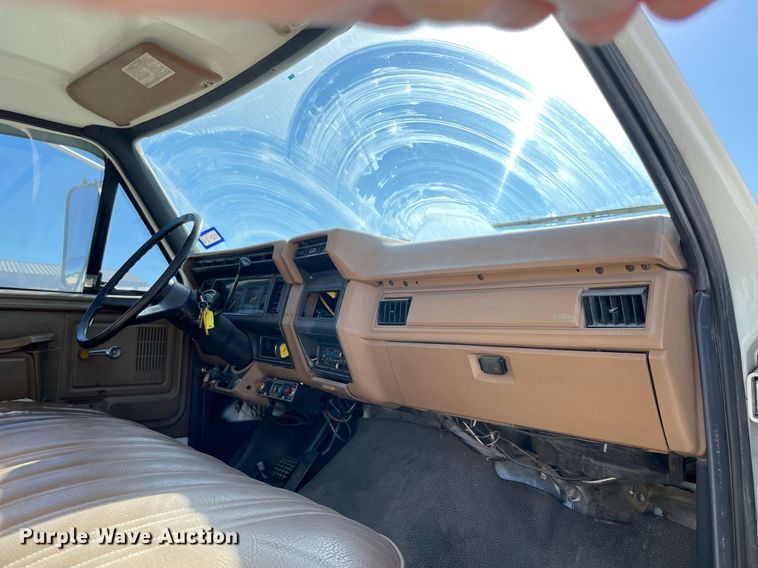 image for item NA9669 1987 Ford F8000  utility / service truck