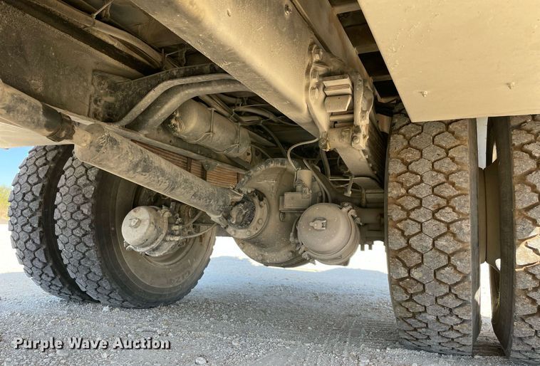 image for item NA9669 1987 Ford F8000  utility / service truck