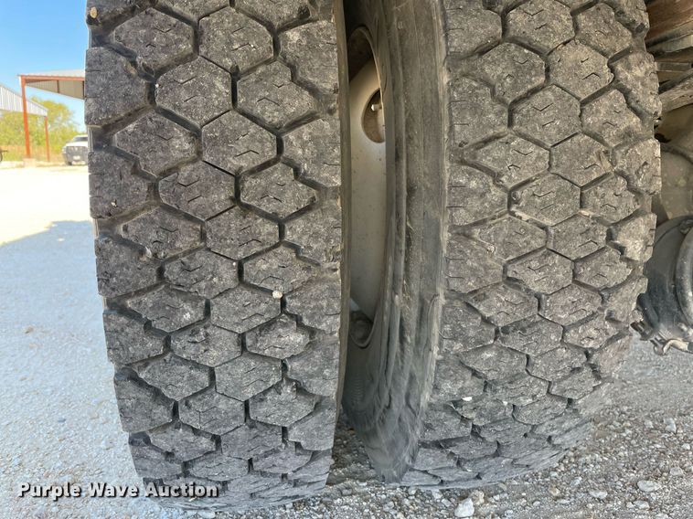 image for item NA9669 1987 Ford F8000  utility / service truck