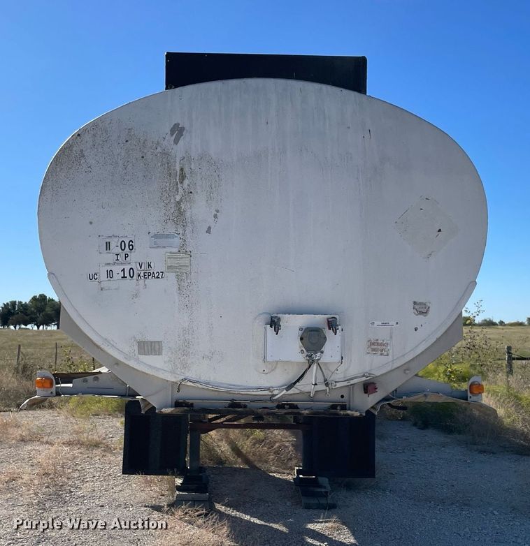 image for item NA9670 1977 Fruehauf TAG-F2-ESF  tank trailer