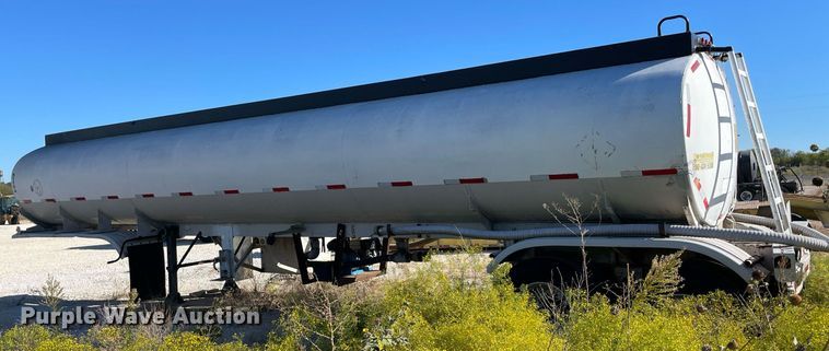 image for item NA9670 1977 Fruehauf TAG-F2-ESF  tank trailer