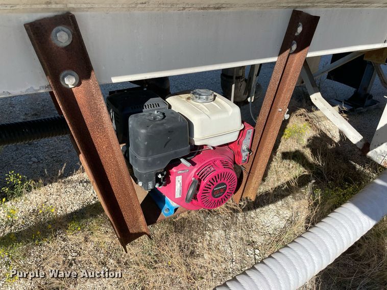 image for item NA9670 1977 Fruehauf TAG-F2-ESF  tank trailer