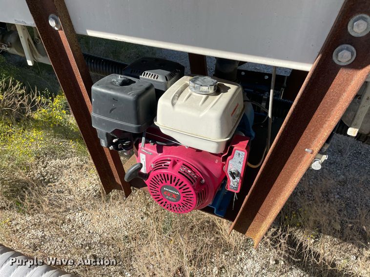 image for item NA9670 1977 Fruehauf TAG-F2-ESF  tank trailer