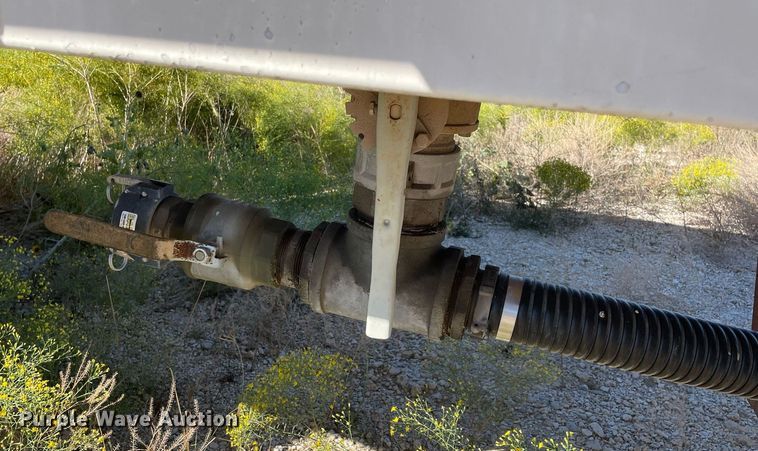 image for item NA9670 1977 Fruehauf TAG-F2-ESF  tank trailer