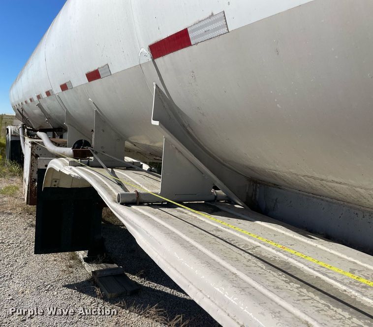 image for item NA9670 1977 Fruehauf TAG-F2-ESF  tank trailer