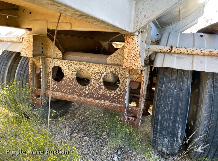 image for item NA9670 1977 Fruehauf TAG-F2-ESF  tank trailer